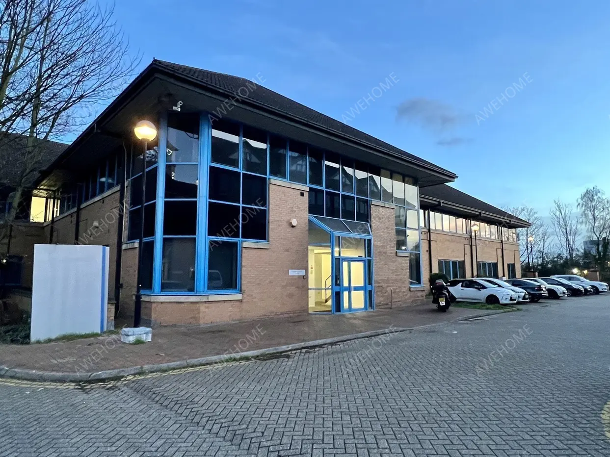 Londonshort-term accommodation Rentals[short-term accommodation]Riverbank Way