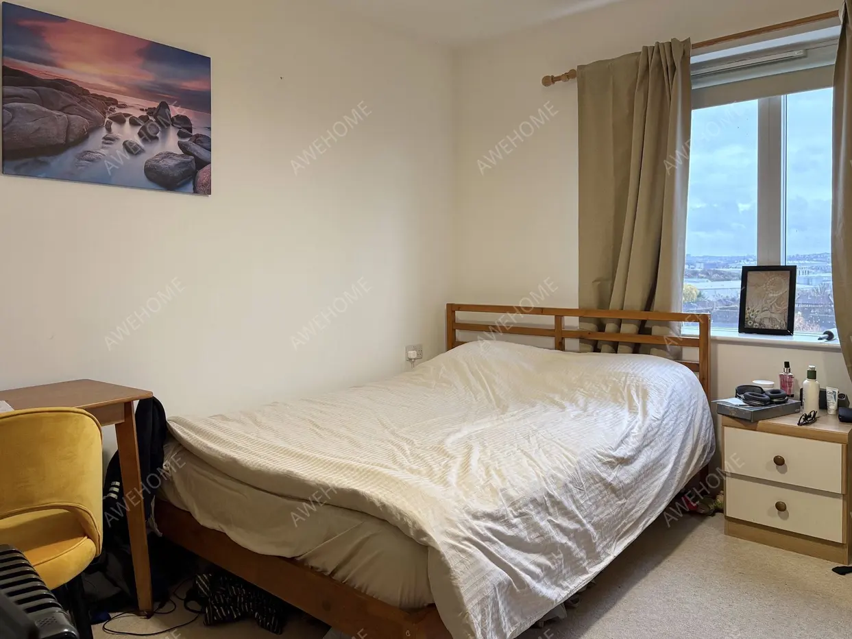 London RentalsLakeside Drive