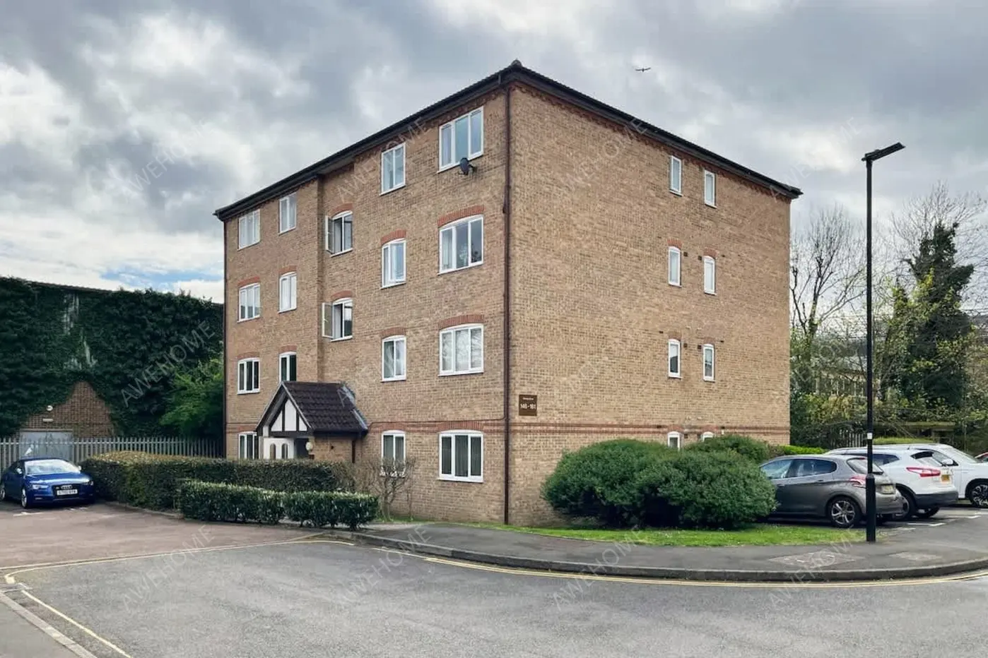 London RentalsVarsity Drive (ex £150pcm for bills)