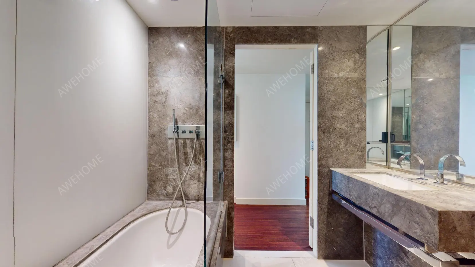 London RentalsPan Peninsula Square