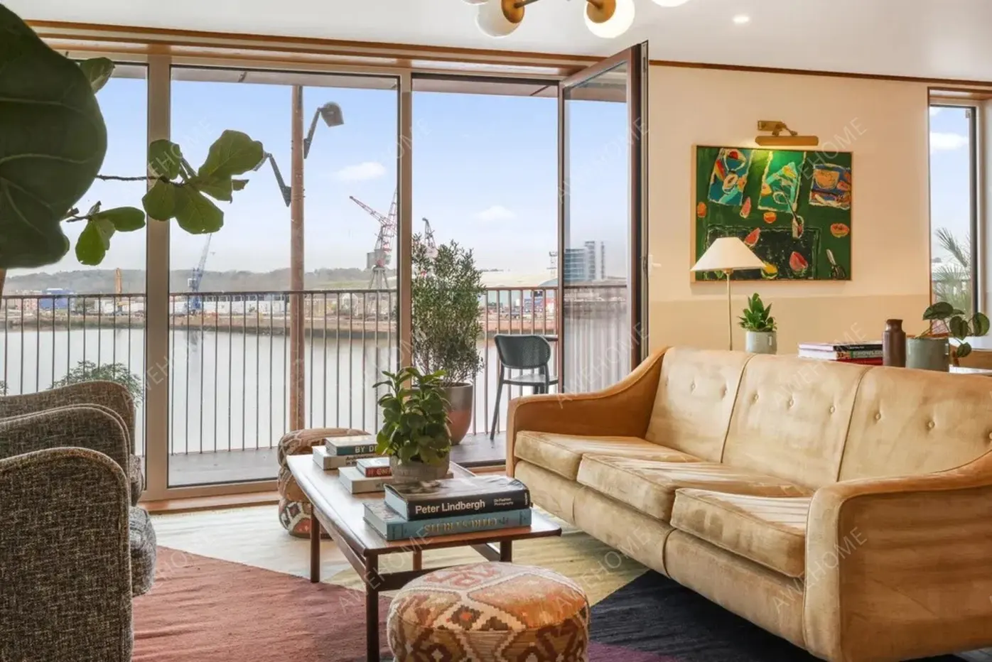 Londonshort-term accommodation Rentals[short-term accommodation]South Side Three Road