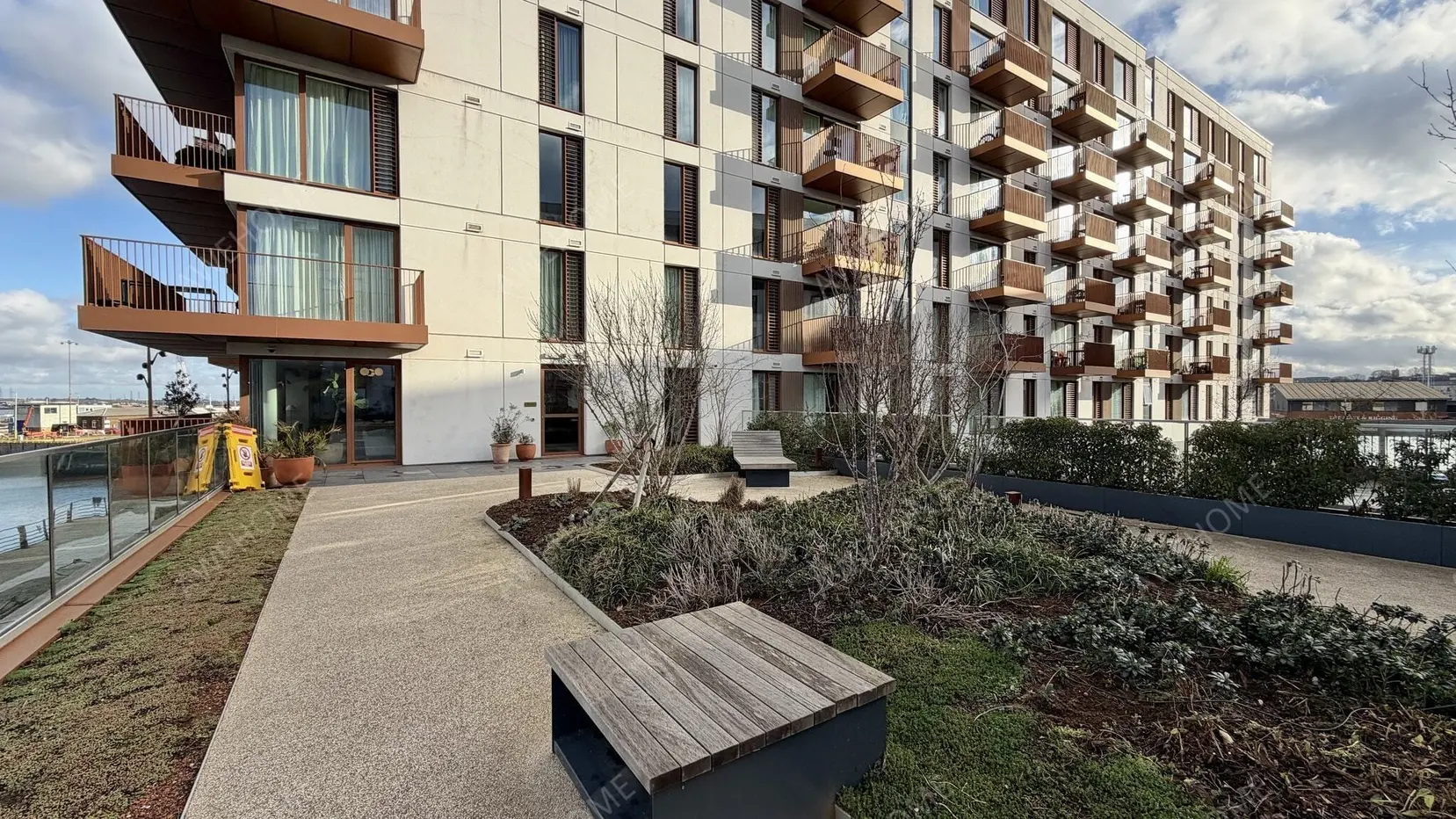 Londonshort-term accommodation Rentals[short-term accommodation]Gillingham Gate Road