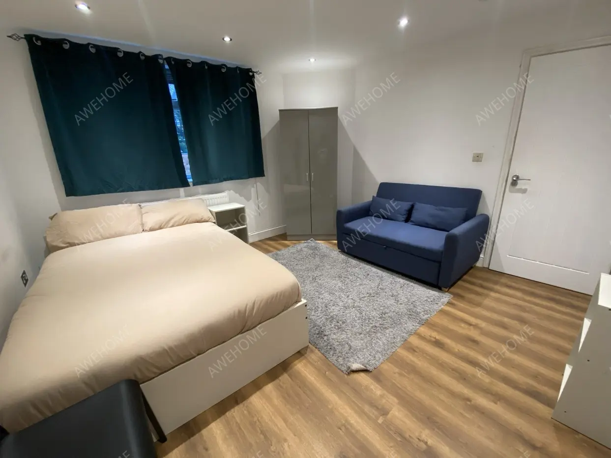 London RentalsChobham Road