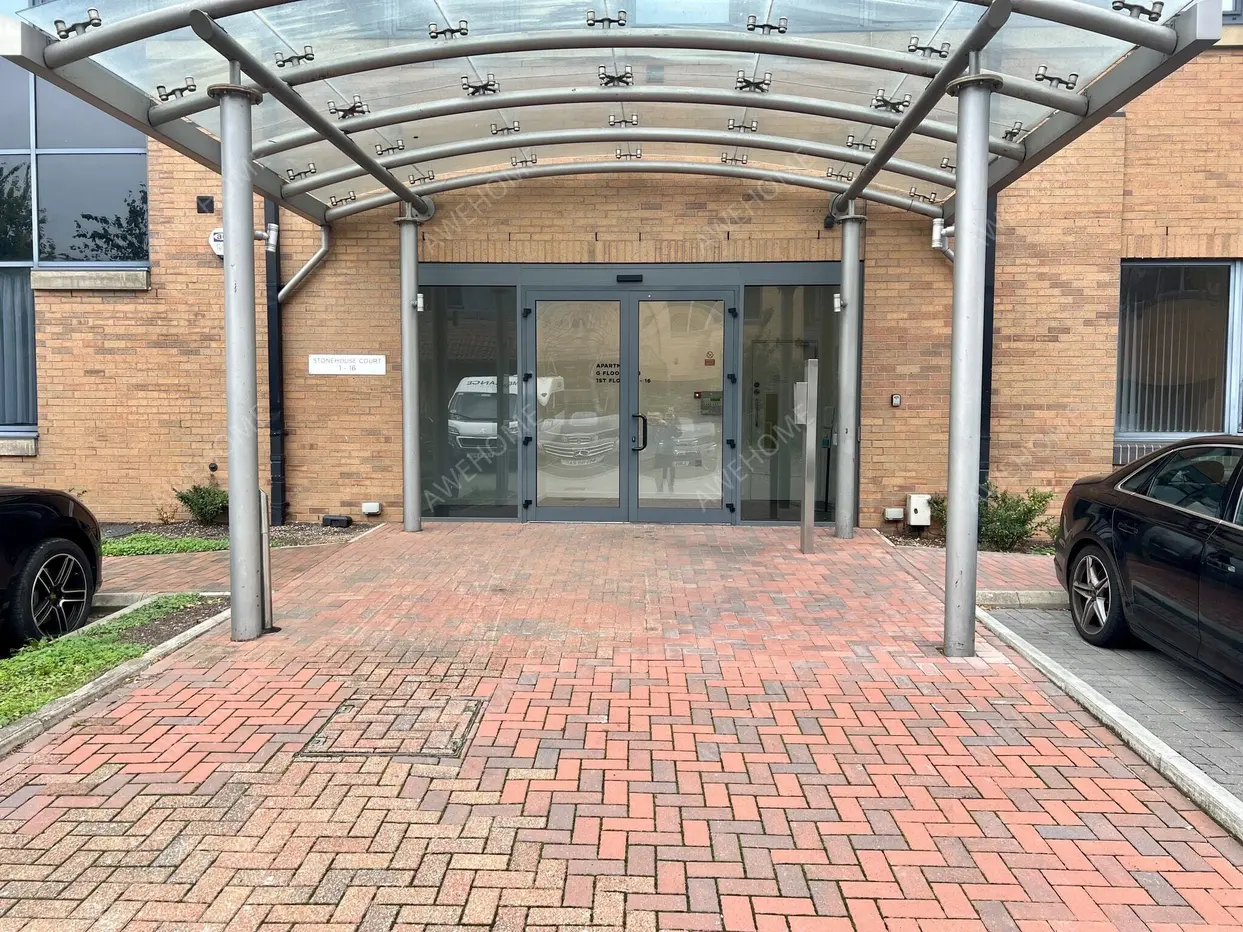 London RentalsRiverbank Way