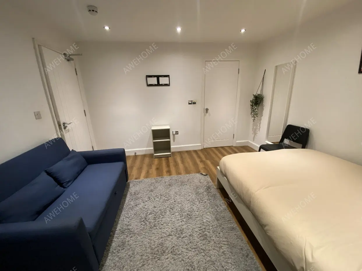 London RentalsChobham Road