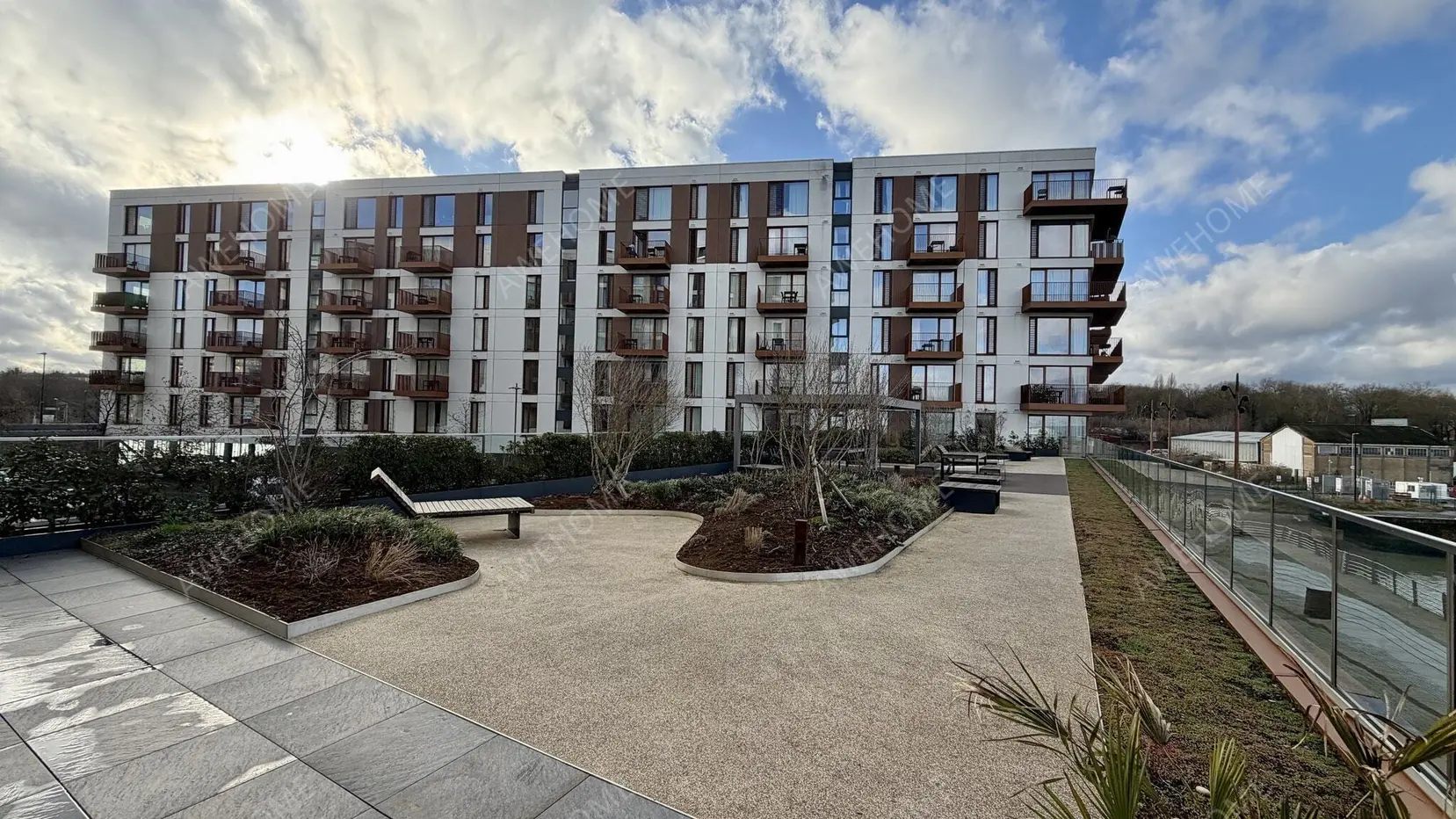 London RentalsSouth Side Three Road