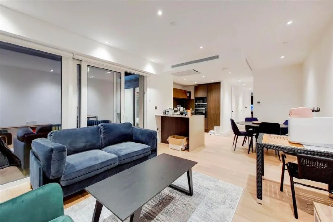 London Rental | Ultra-Safe 2B2B Luxury Apartment in an Upscale Neighborhood with Stunning Night Views