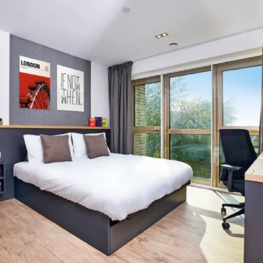 Located in the heart of London, a 27-minute walk to UCL, bills included.