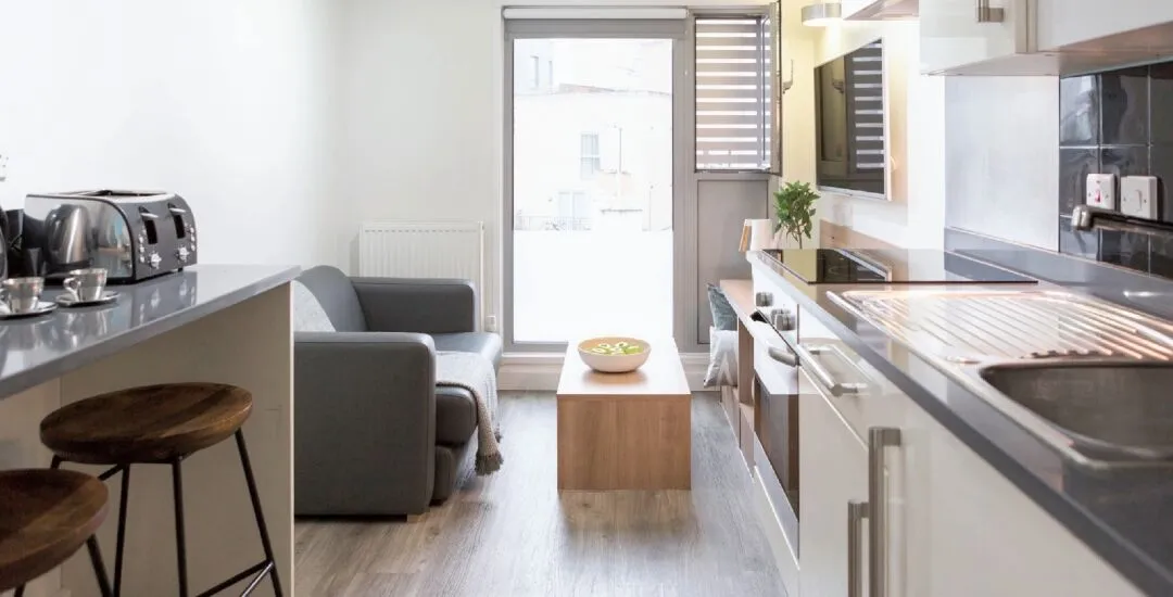 London rental! KCL and LCC students, swipe left to view the available properties!