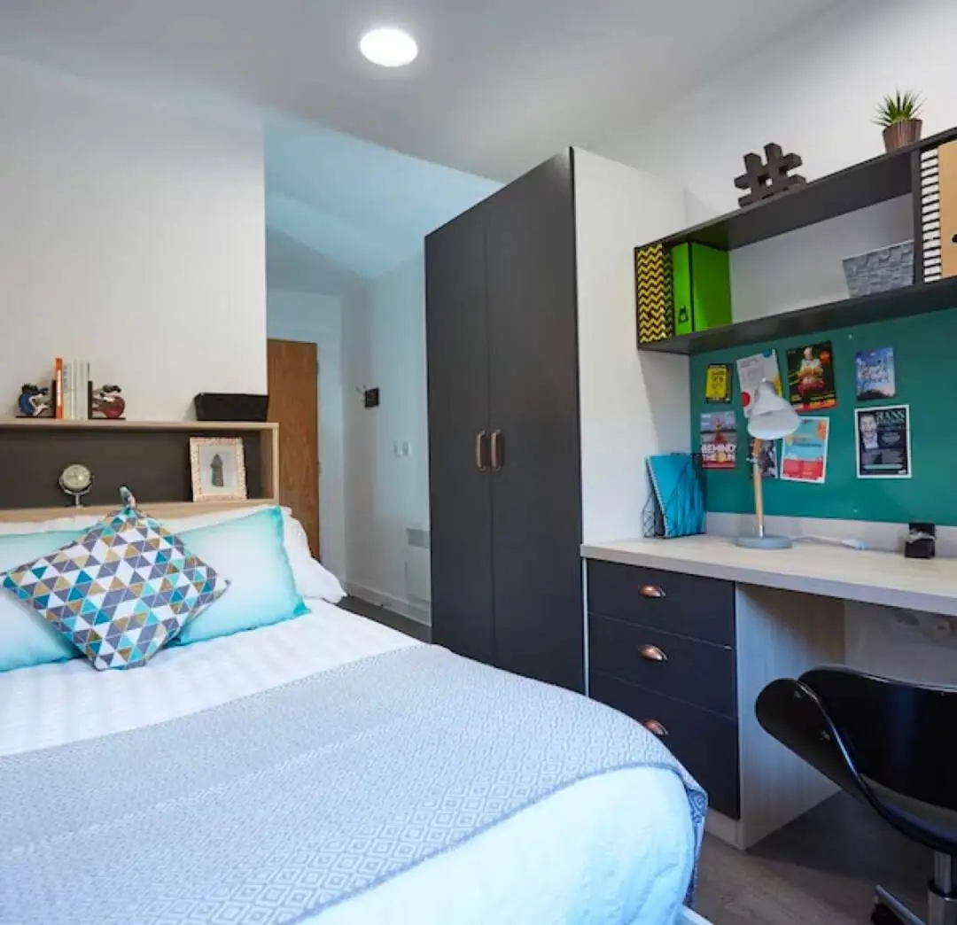 Boutique ensuite in North London, 20 minutes direct to UCL.