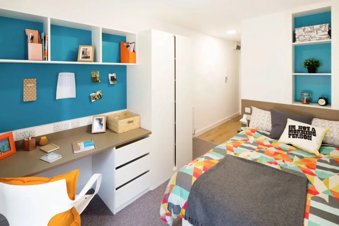 London Rental | Studio in Wembley for over 200 | Swimming Pool