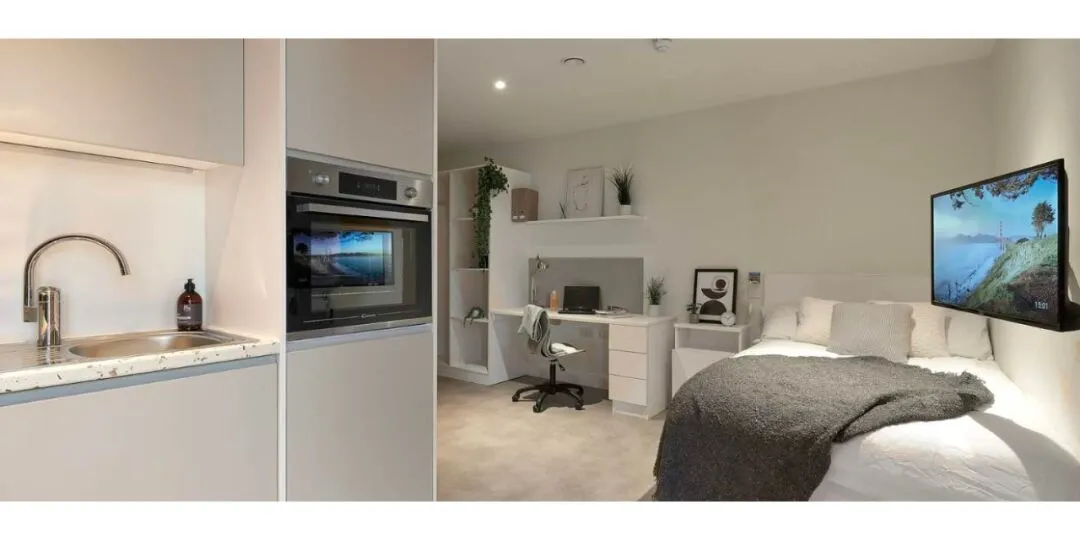 33㎡ studio apartment near Tower Bridge, surrounded by beautiful views of the city skyline. 🌇