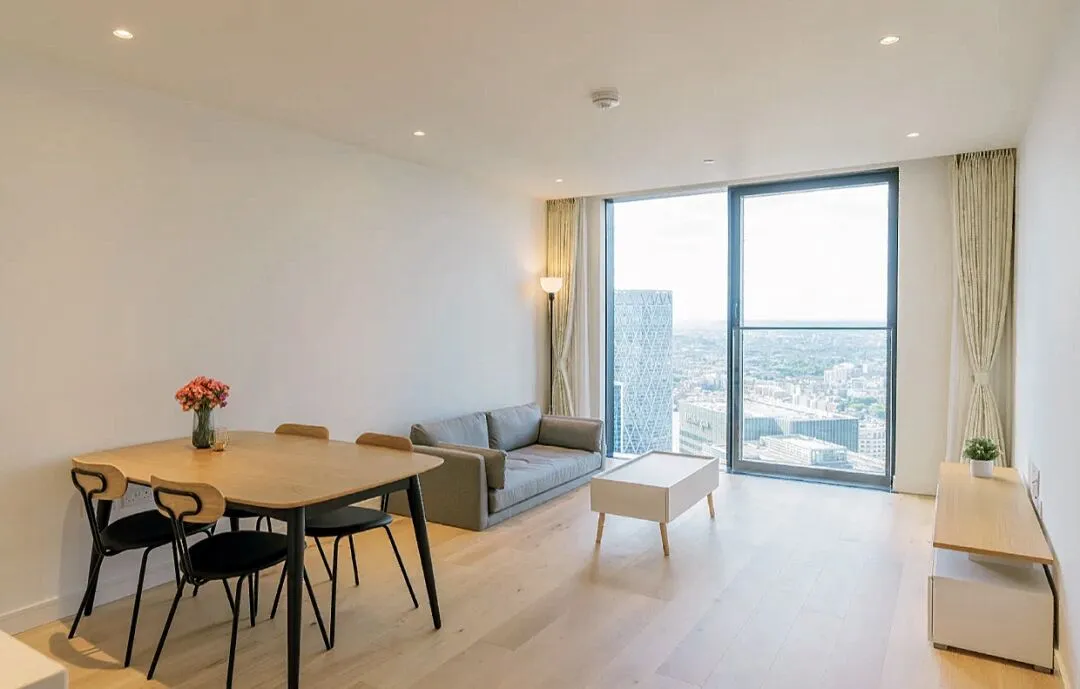 London Rental: Cozy High-rise One-Bedroom Apartment with Rustic Charm is truly amazing.