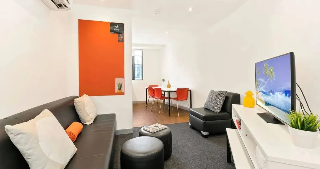 Sydney student apartment with 5 bedrooms and 5 bathrooms is looking for roommates. Furnished and bills included.