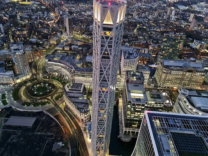 Canary Wharf | Stunning Night View 🏠