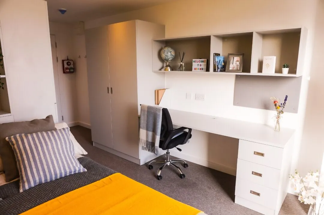 What is the experience like to stay in an ensuite for £100 in Coventry?