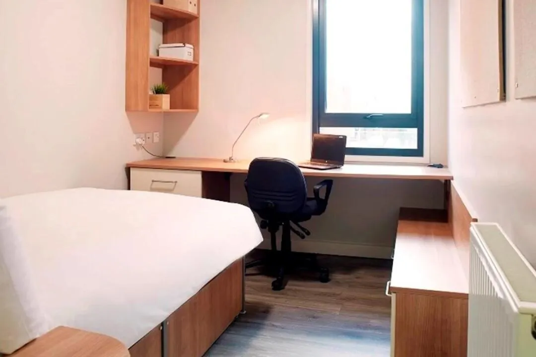 High-quality ensuite 5-8 person Chapter accommodation in Zone 1 London.