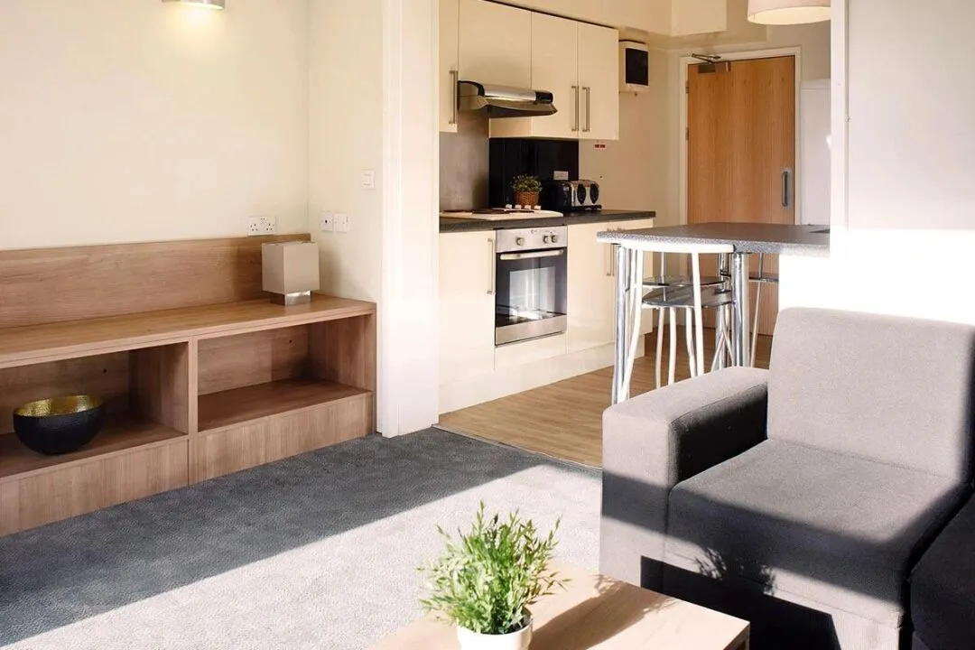 High-quality ensuite 5-8 person Chapter accommodation in Zone 1 London.