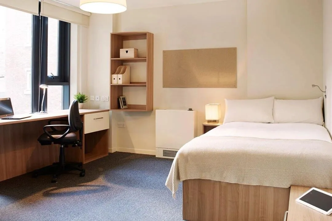 High-quality ensuite 5-8 person Chapter accommodation in Zone 1 London.