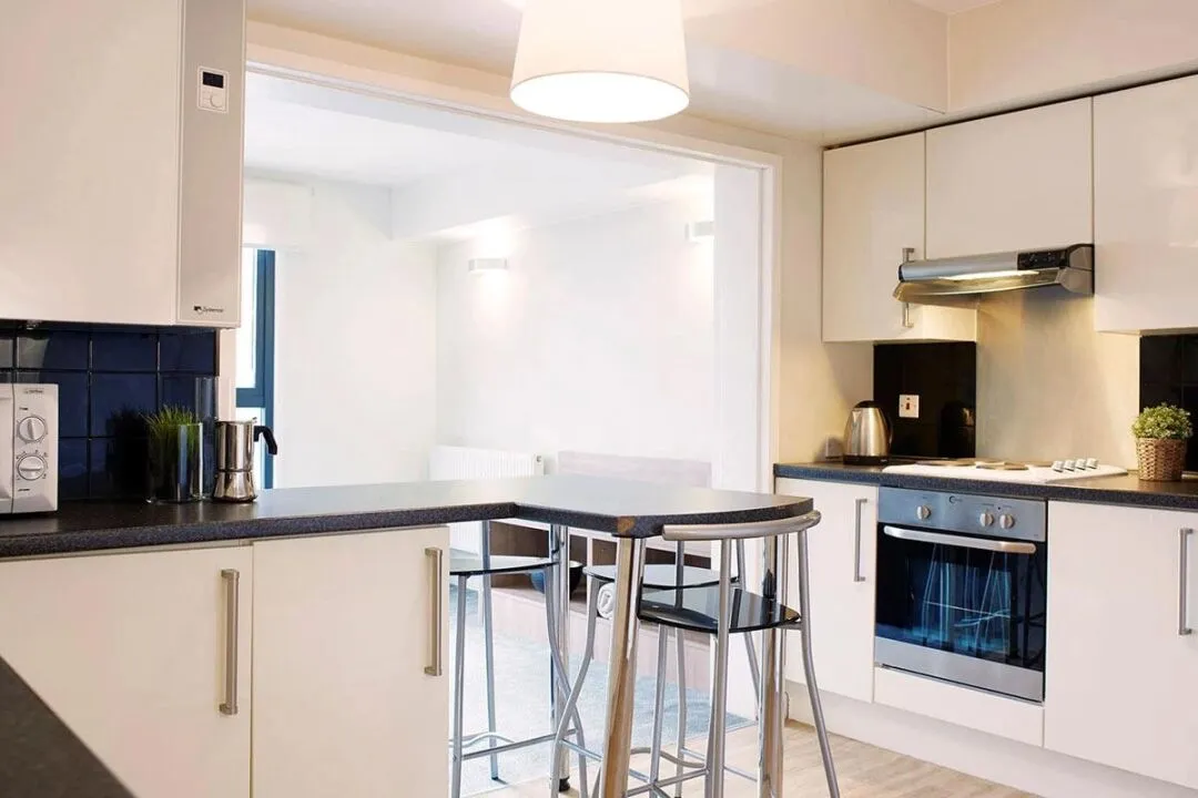 High-quality ensuite 5-8 person Chapter accommodation in Zone 1 London.