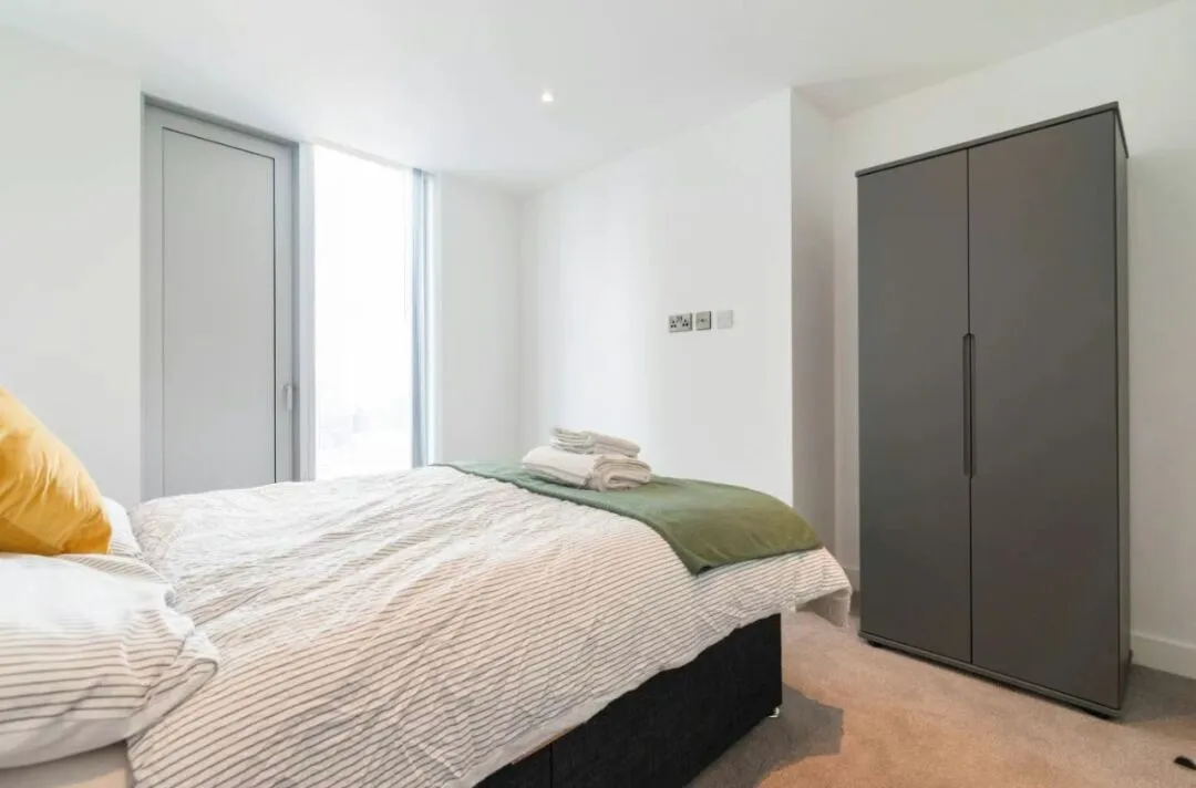 Here it is! Manchester South Tower 2-bedroom apartment available in September. 🙊