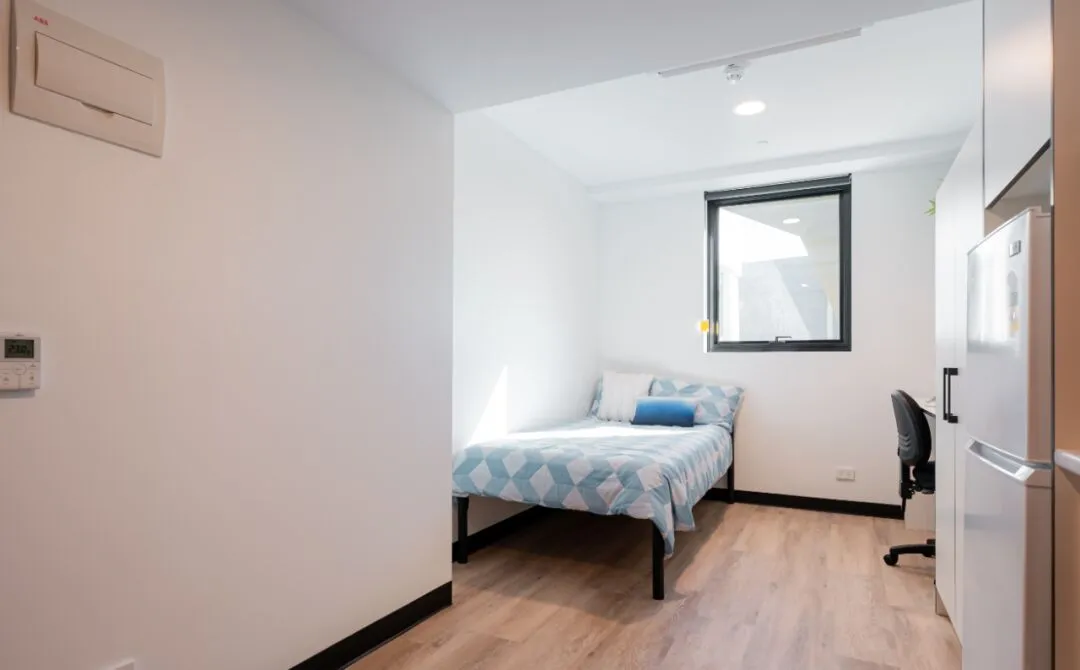 學區房25m²，性價比高 🏠💸