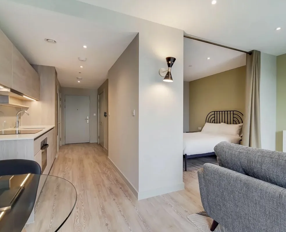 Oh wow! This 40-square-meter room in London is actually a studio apartment!