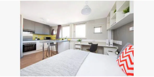 Surprisingly, this apartment near UCL in London Zone 1 still has rooms available.