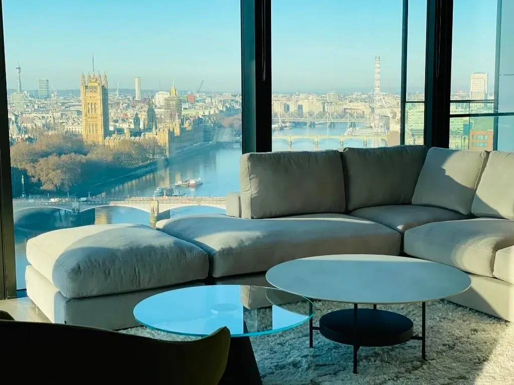 Enjoy the stunning 2b2b apartment with a view of the sunset 🌇 and Big Ben!