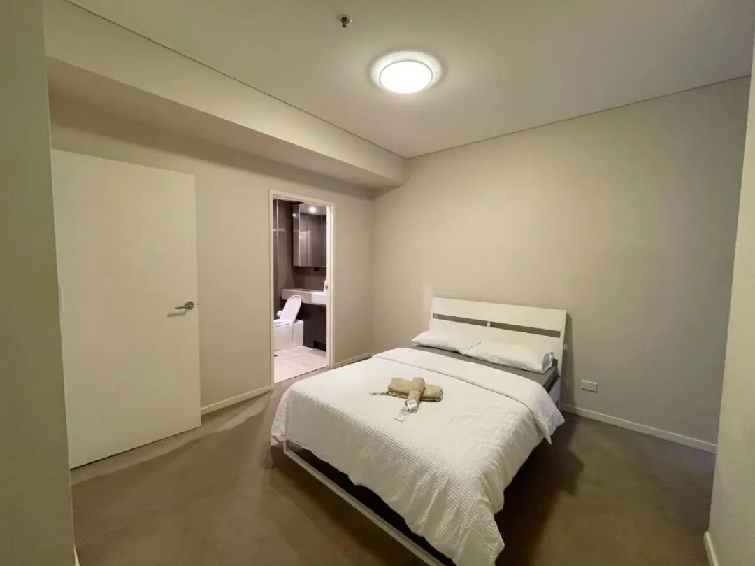 Zetland2b2b帶家具8月底住樓下中國餐館多
