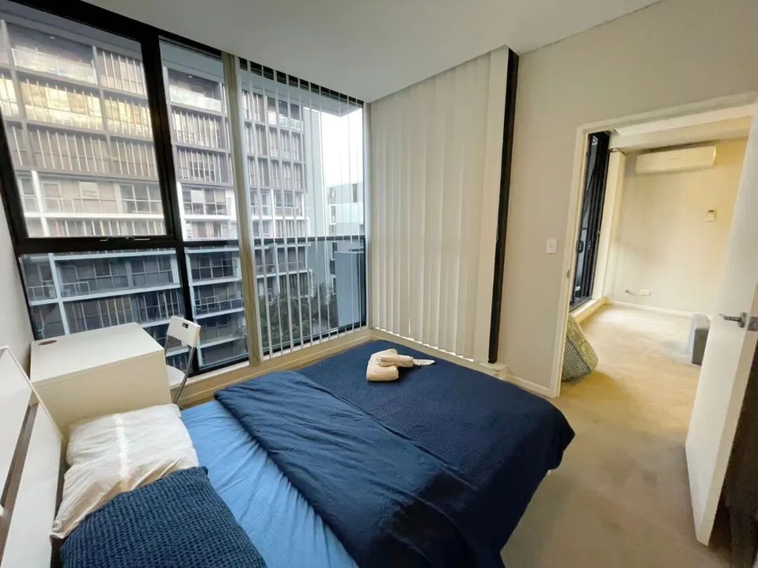 Zetland2b2b帶家具8月底住樓下中國餐館多