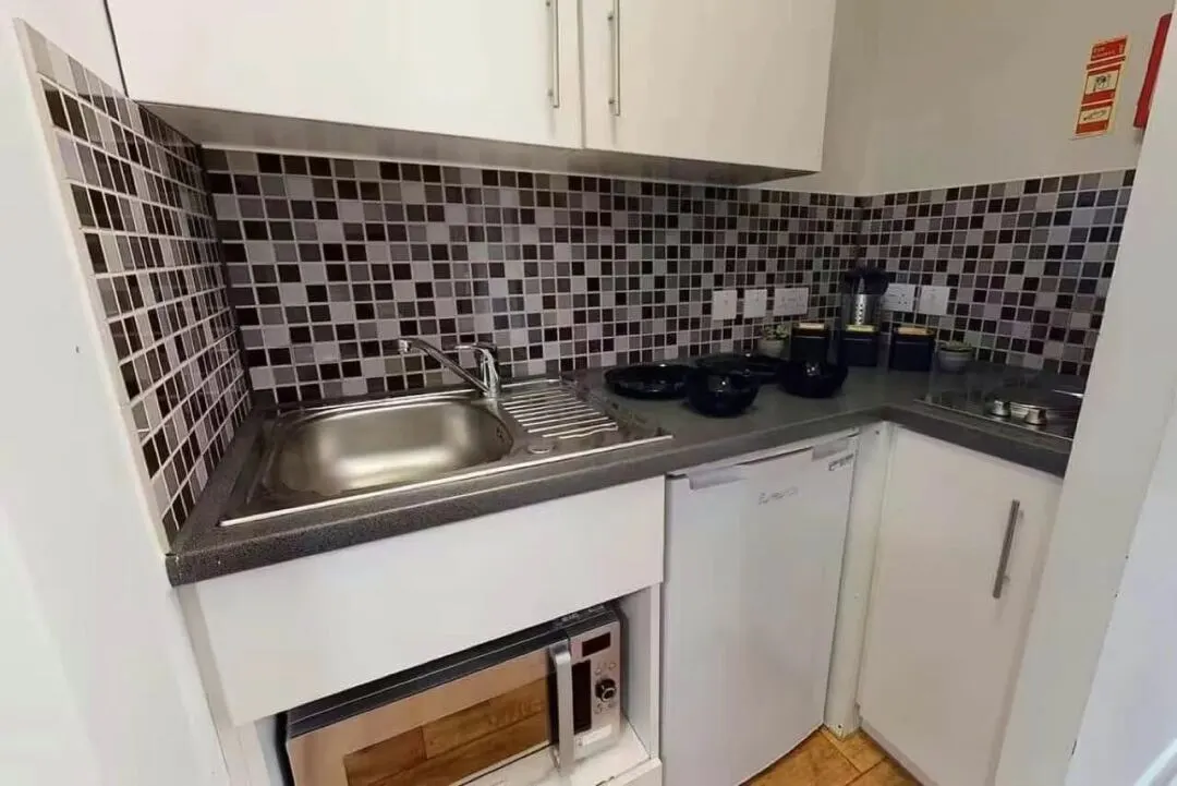 350pw20-25平StudioWembley地鐵5min