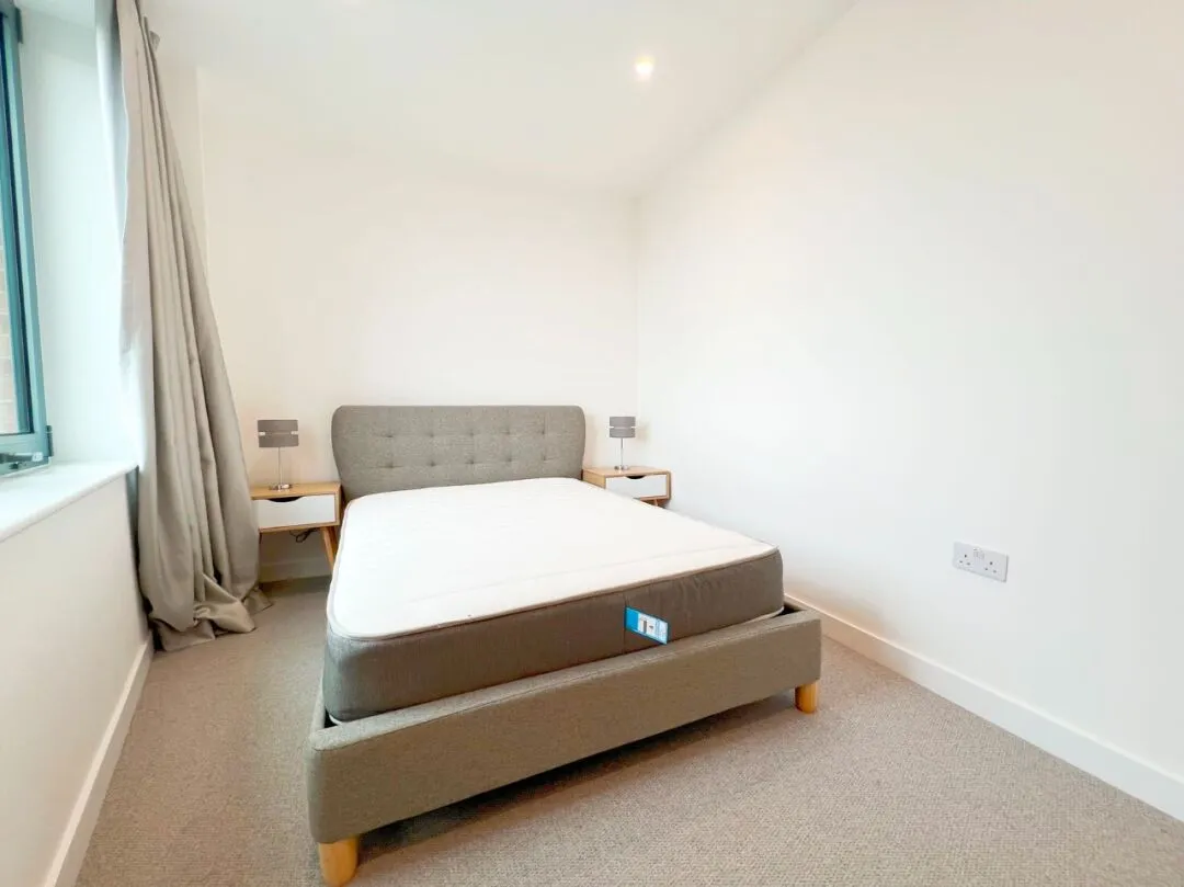 2b2b whole rental in Stratford, near LCF new campus and UCL East campus.