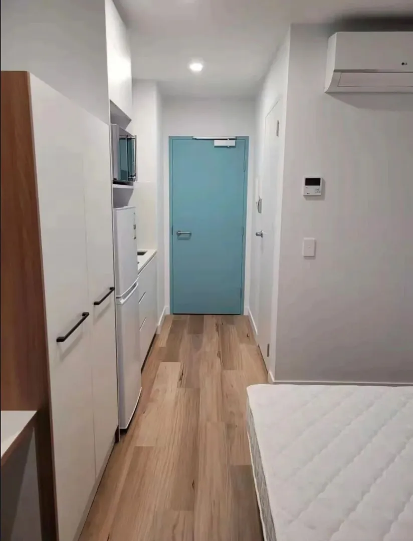 高層studio租金減500！🏙️