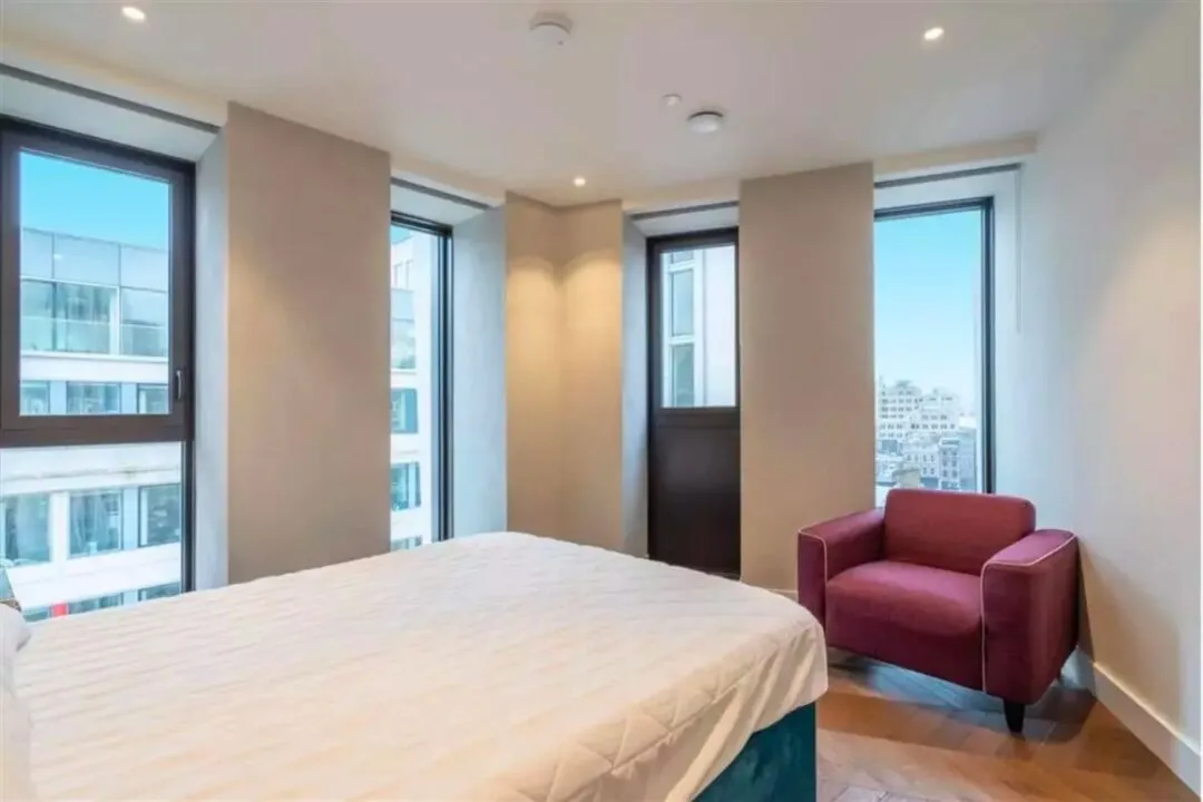A 1-bedroom apartment within a 10-minute walk to KCL is available.