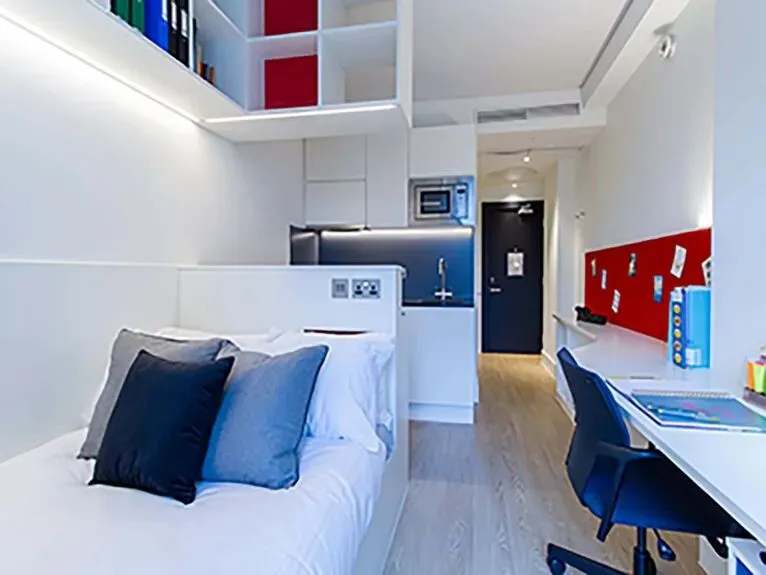 London Apartment | Located in Vauxhall, direct access to the Fashion Institute.