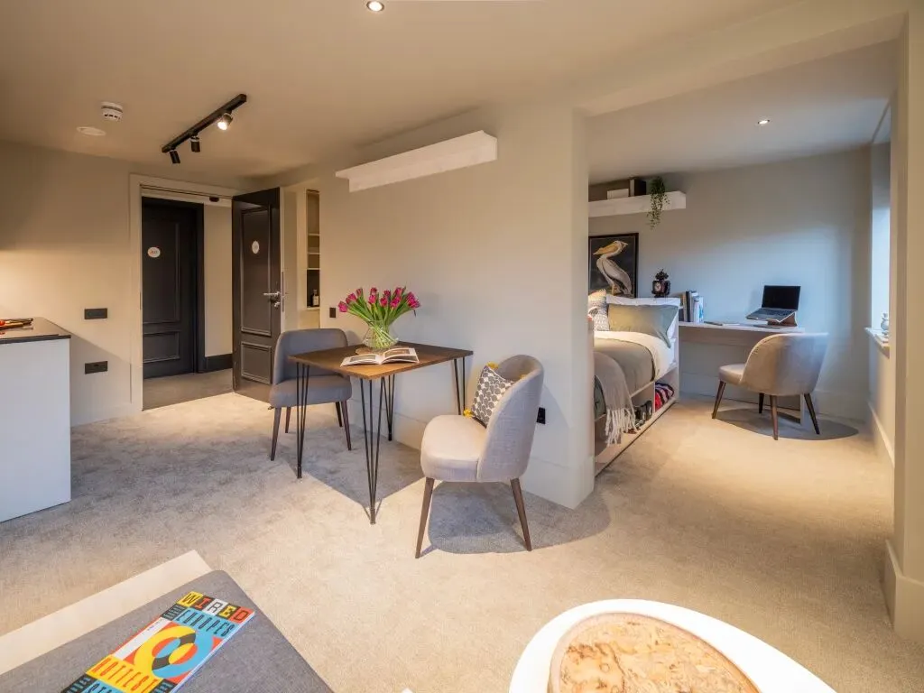 London Luxury Apartments, suitable for students, close to Wimbledon Tennis.