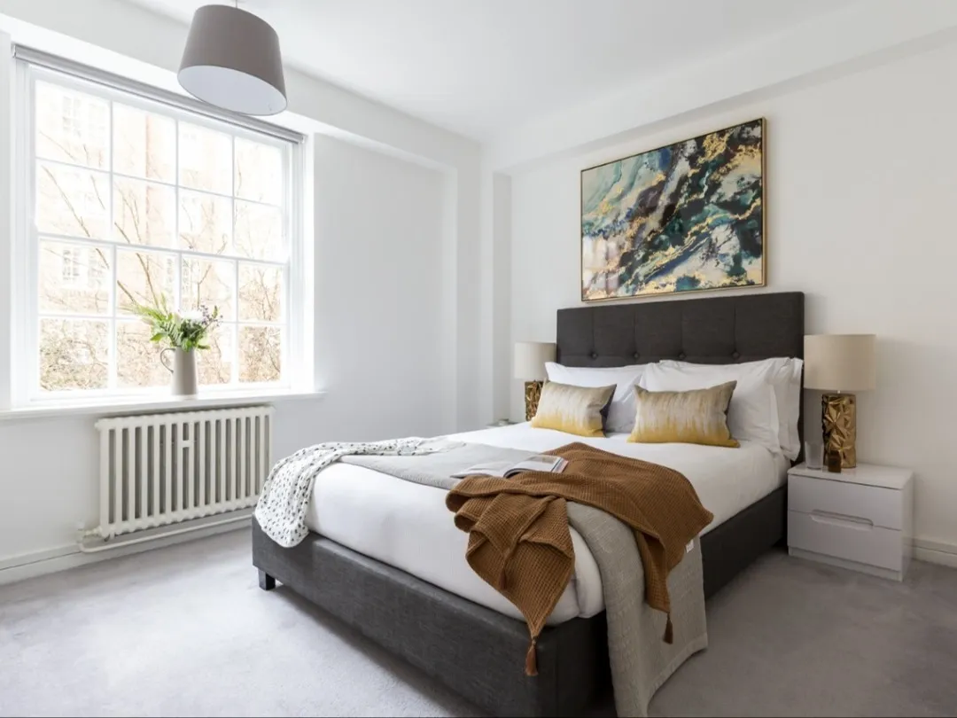 I really want to praise London's small apartments, with an average of less than £300 per week.