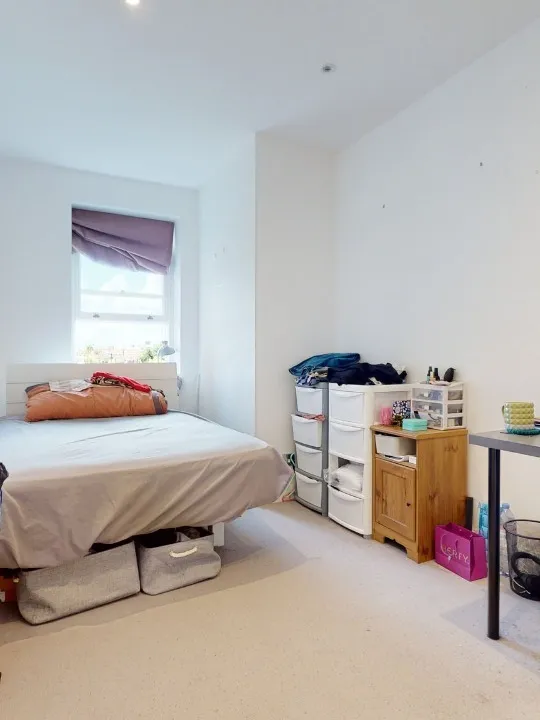 Renting in London | 2 Bedroom near IC, available from September!