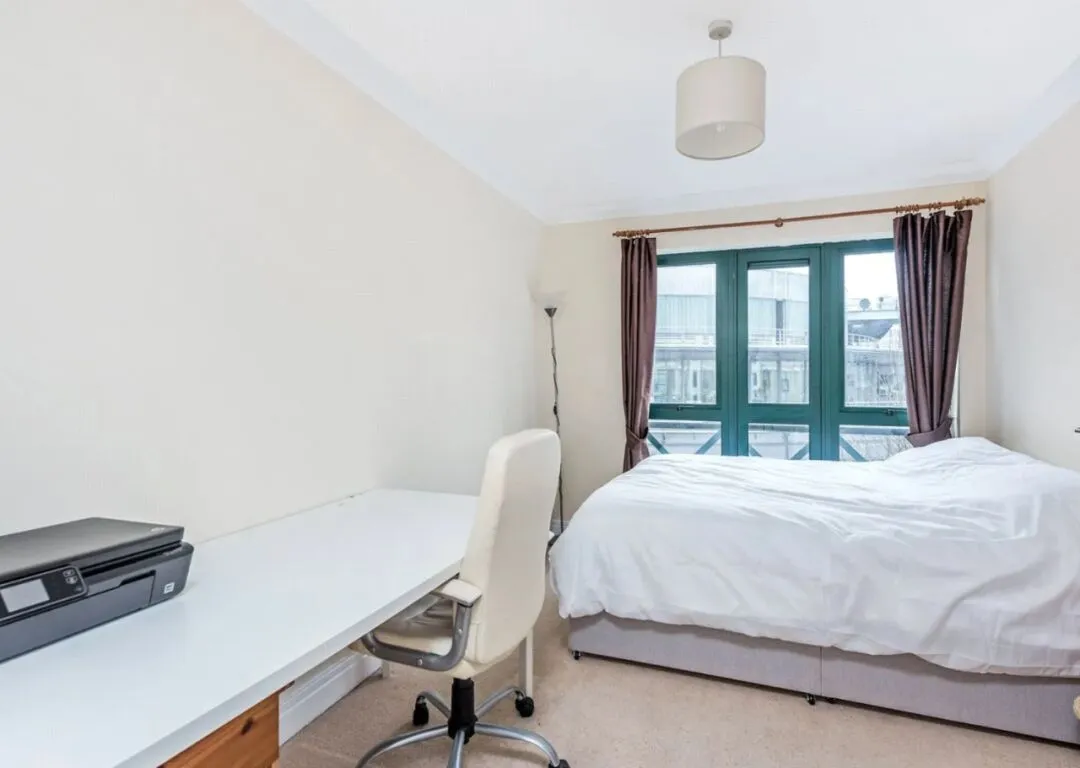 UCL rental, 2 bedrooms 2 bathrooms, 24 minutes to school, super bright!