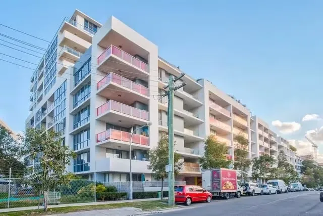 Sydney Anli#Mascot double storey 2 bedroom apartment with double car spaces.