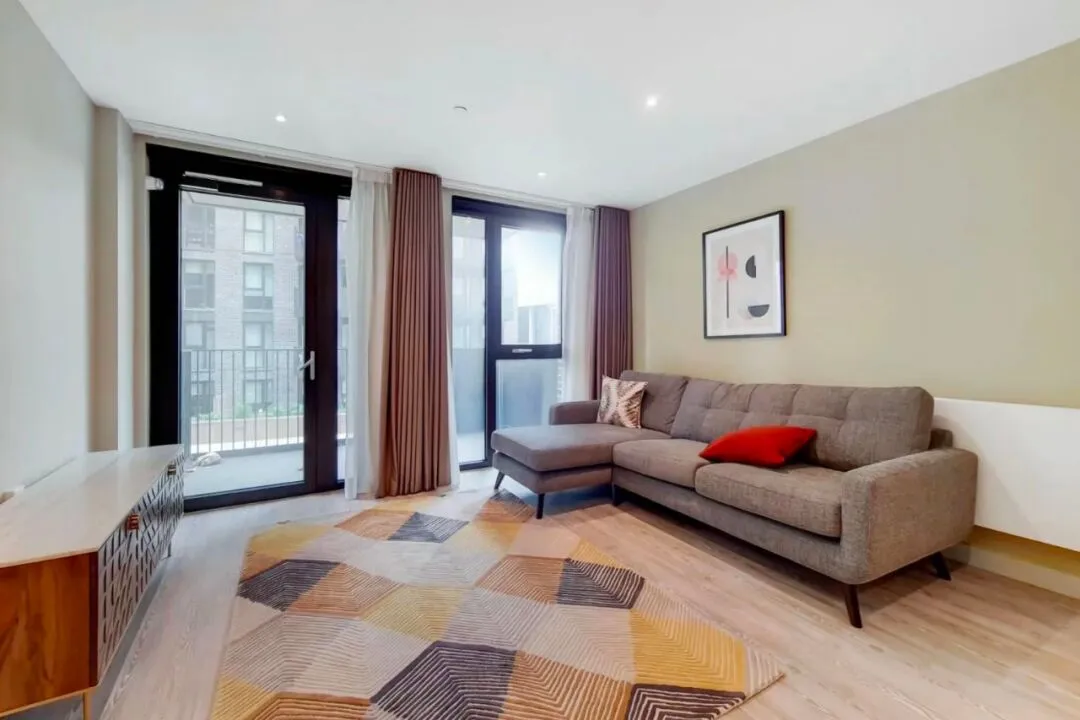 【Grab a 65 sqm space in London, with low-priced custom furniture!】