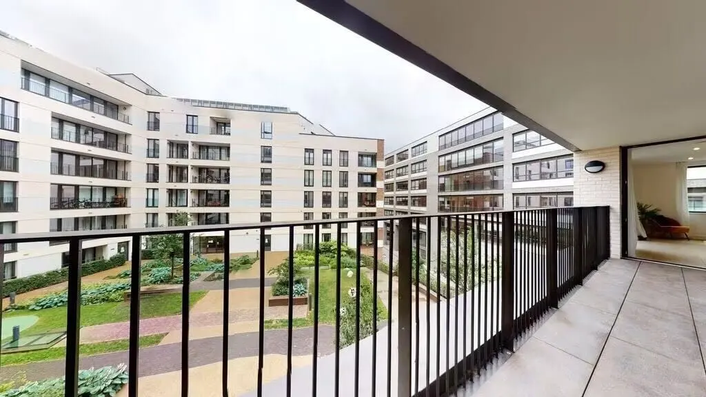 Grab it! 3b2b apartment with a gym in London Zone 1, only 20 minutes to the university!