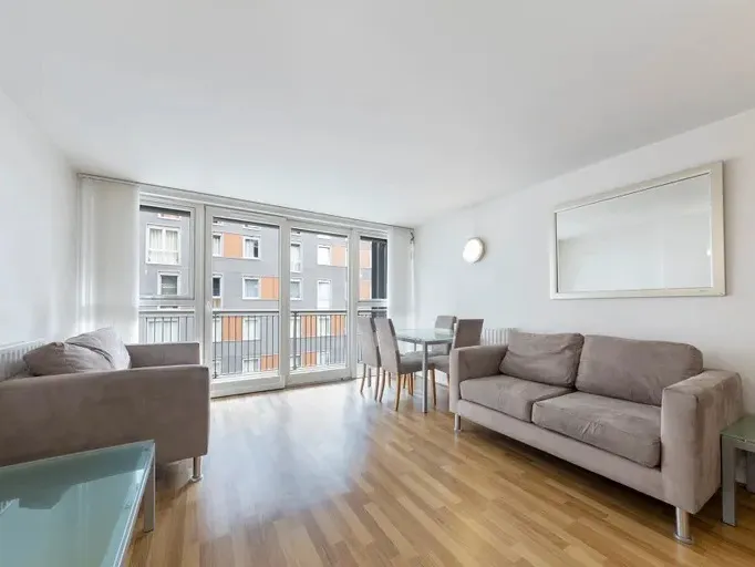Is there no one interested in an apartment that is only a little over 200 steps away from UCL?