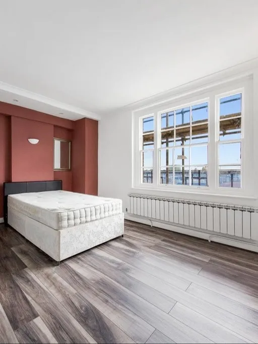 Located near UCL, this is a 2-bedroom, 1-bathroom apartment in Westminster.