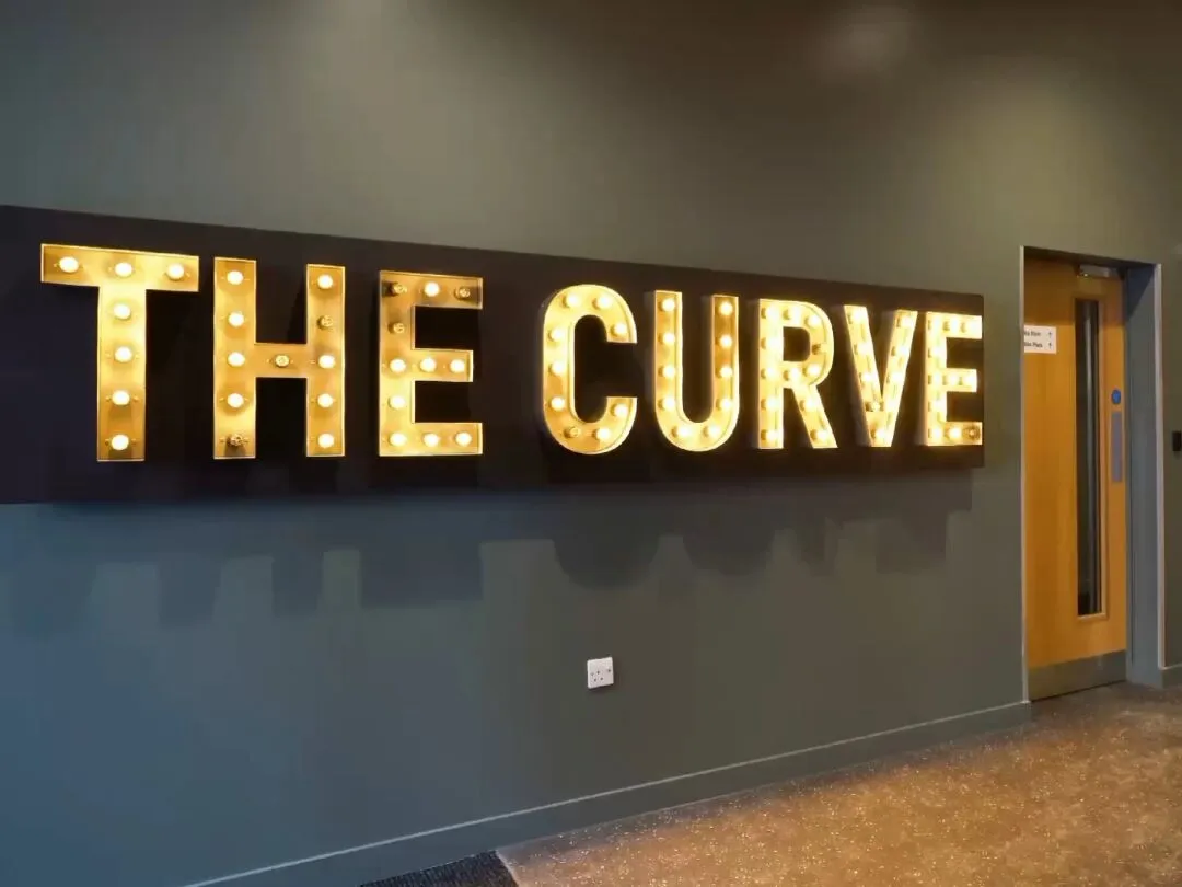 伦敦一区的巨赞学生公寓|The Curve