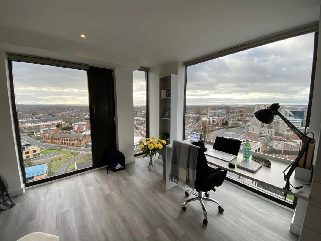 Coventry | I have never lived in such a spacious studio with floor-to-ceiling windows in London.