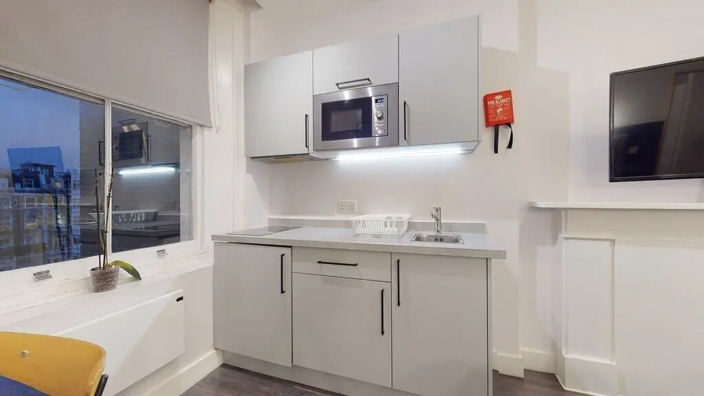 Studio apartment in London within walking distance to Imperial College and Royal College of Art. 🤩