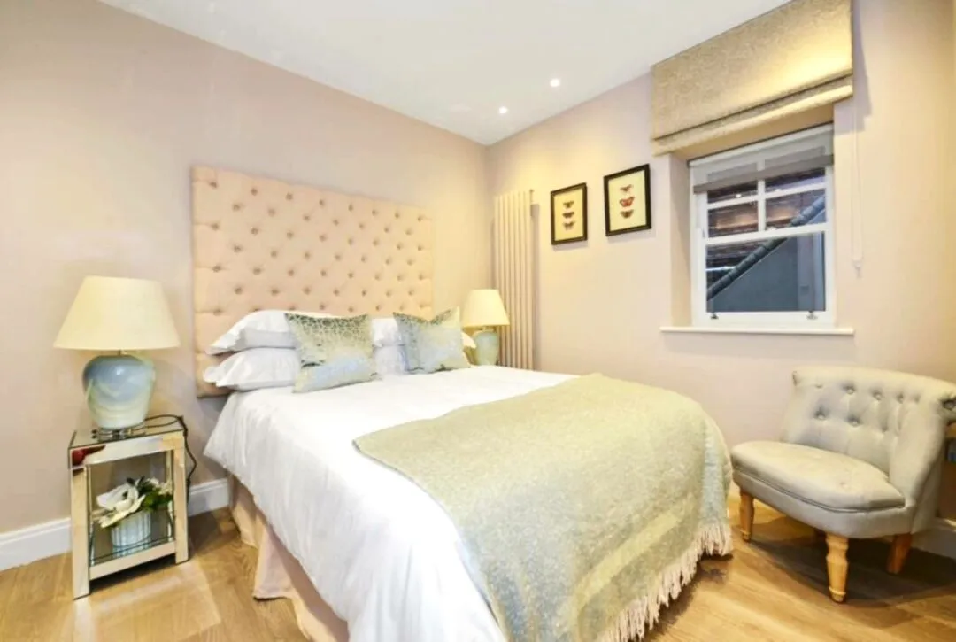 Hey everyone, this 2B2B in London is truly stunning and comfortable. Why not come and take a look?