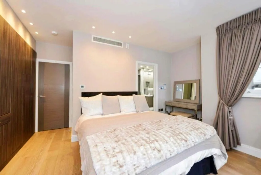 Hey everyone, this 2B2B in London is truly stunning and comfortable. Why not come and take a look?